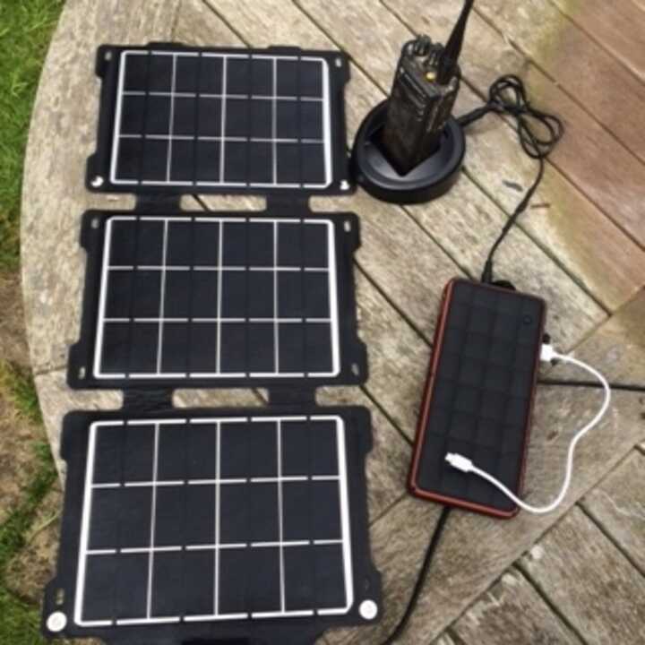 MSC 18W /18v solar panel charging Motorola Radio
